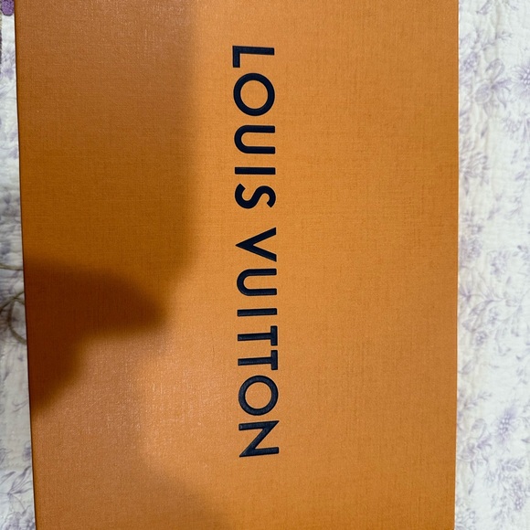 LOUIS VUITTON sneakers - Picture 3 of 7